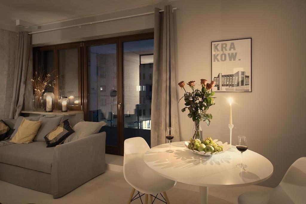 Premium Apartment For Old Town & Jewish Quarter - Balcony Plus Pool Onsite Краків Екстер'єр фото