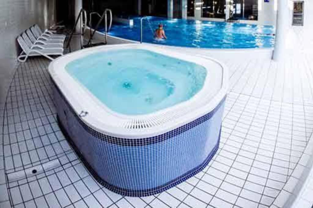 Premium Apartment For Old Town & Jewish Quarter - Balcony Plus Pool Onsite Краків Екстер'єр фото